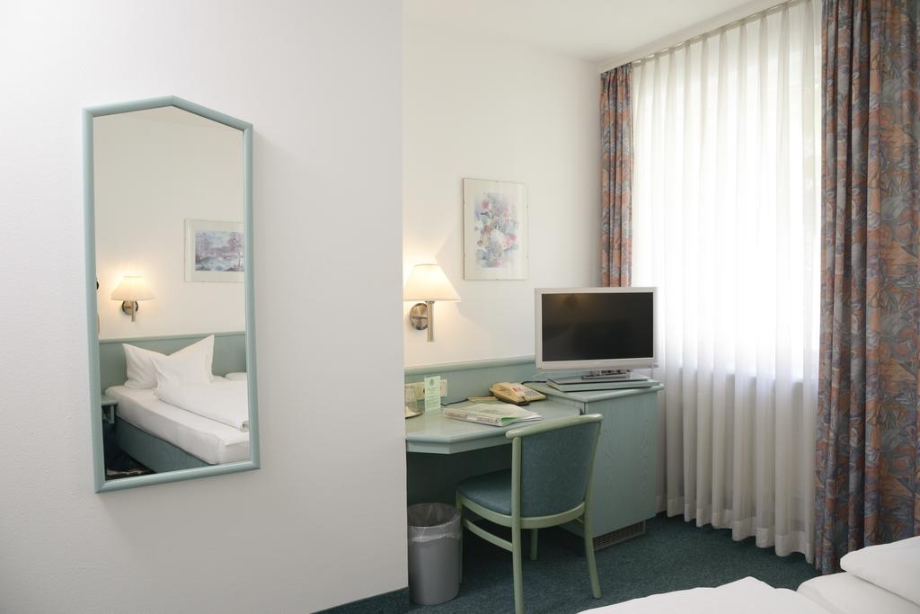 Hotel Till Eulenspiegel - Nichtrauchhotel - Garni Wurzburgo Exterior foto